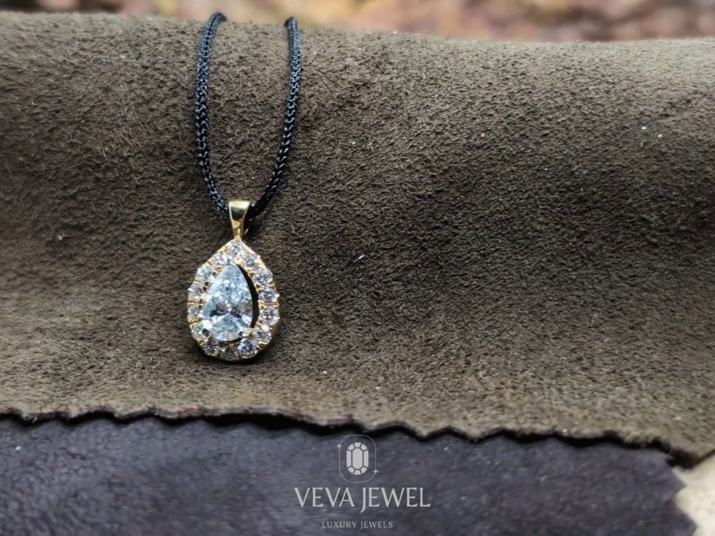 Minimal elegant diamond pendant for everyday wear