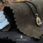 Classic gold pendant with pear cut diamond