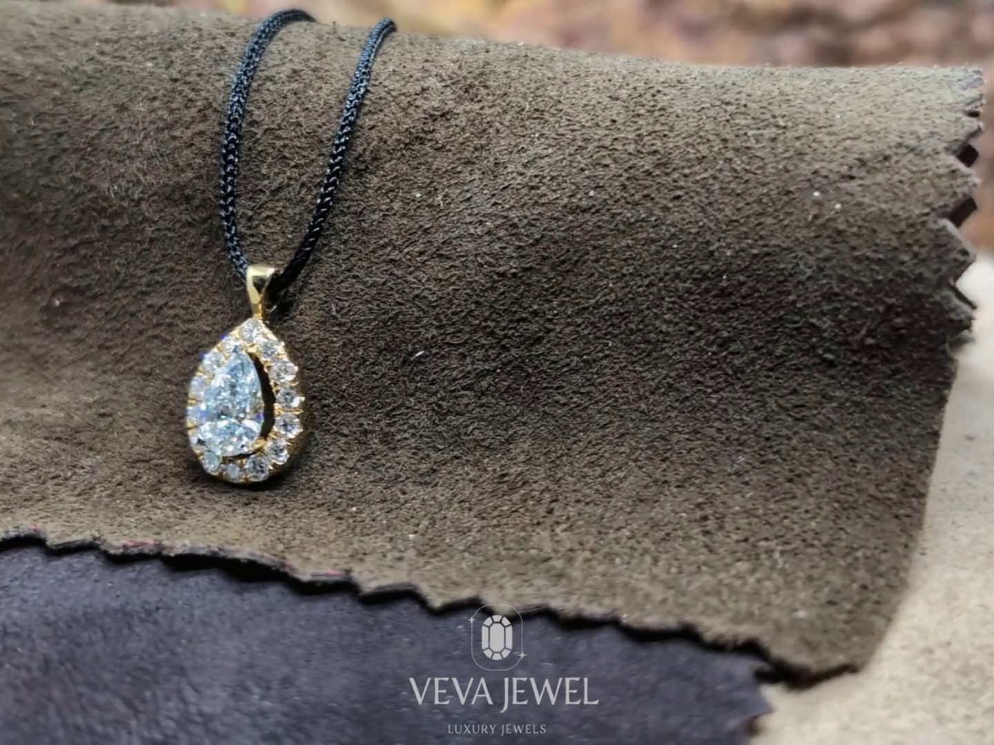 Classic diamond pendant for women