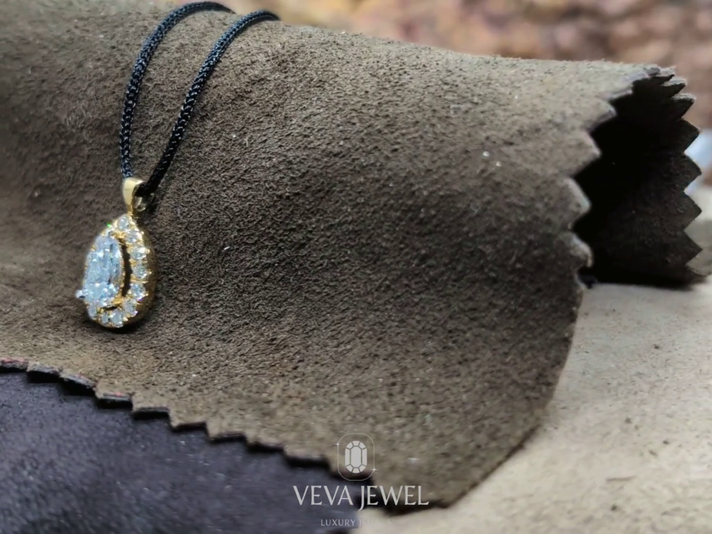 Elegant gold pendant with pear cut diamond centerpiece