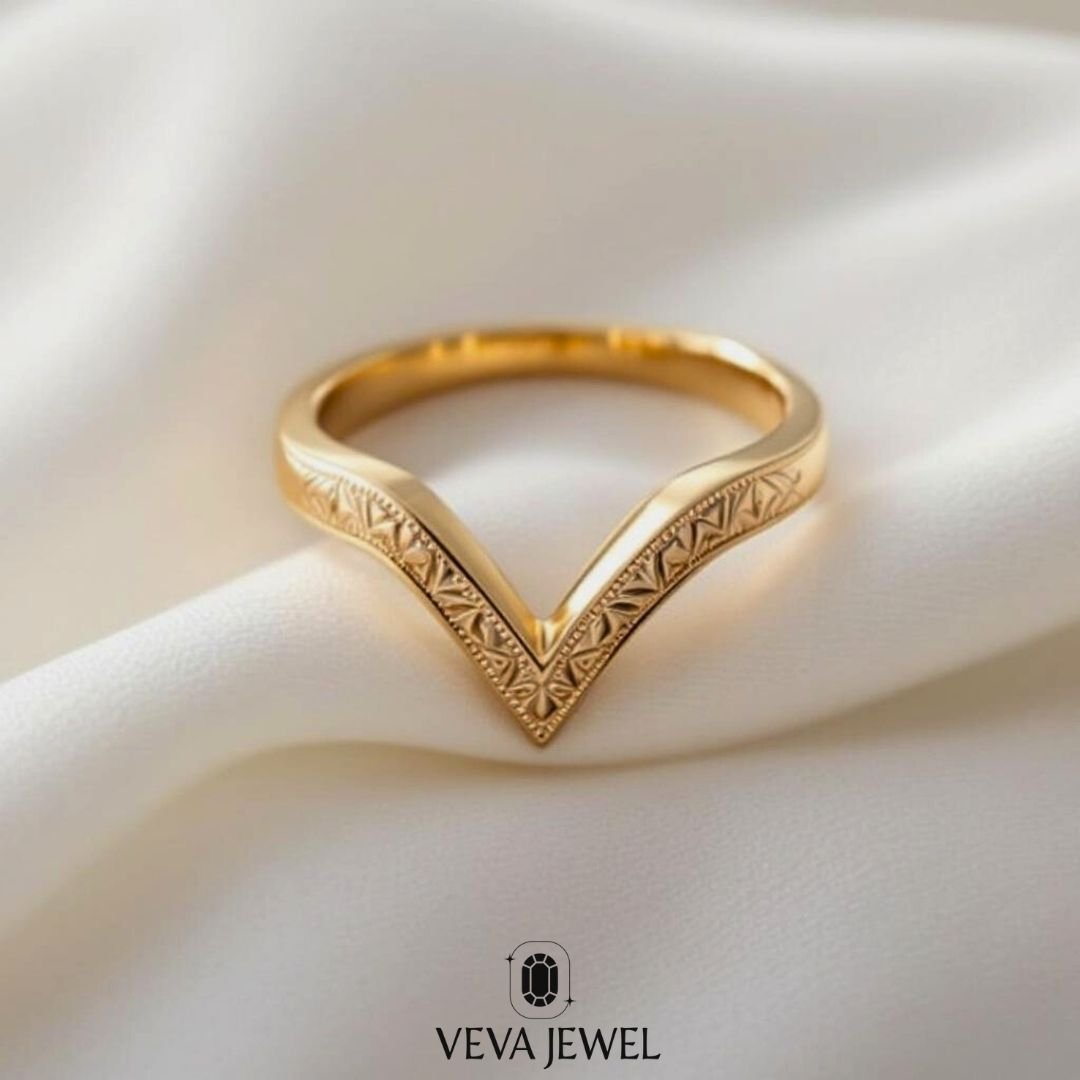 Floral Engraved Chevron Ring – 14K Gold Vintage V Band