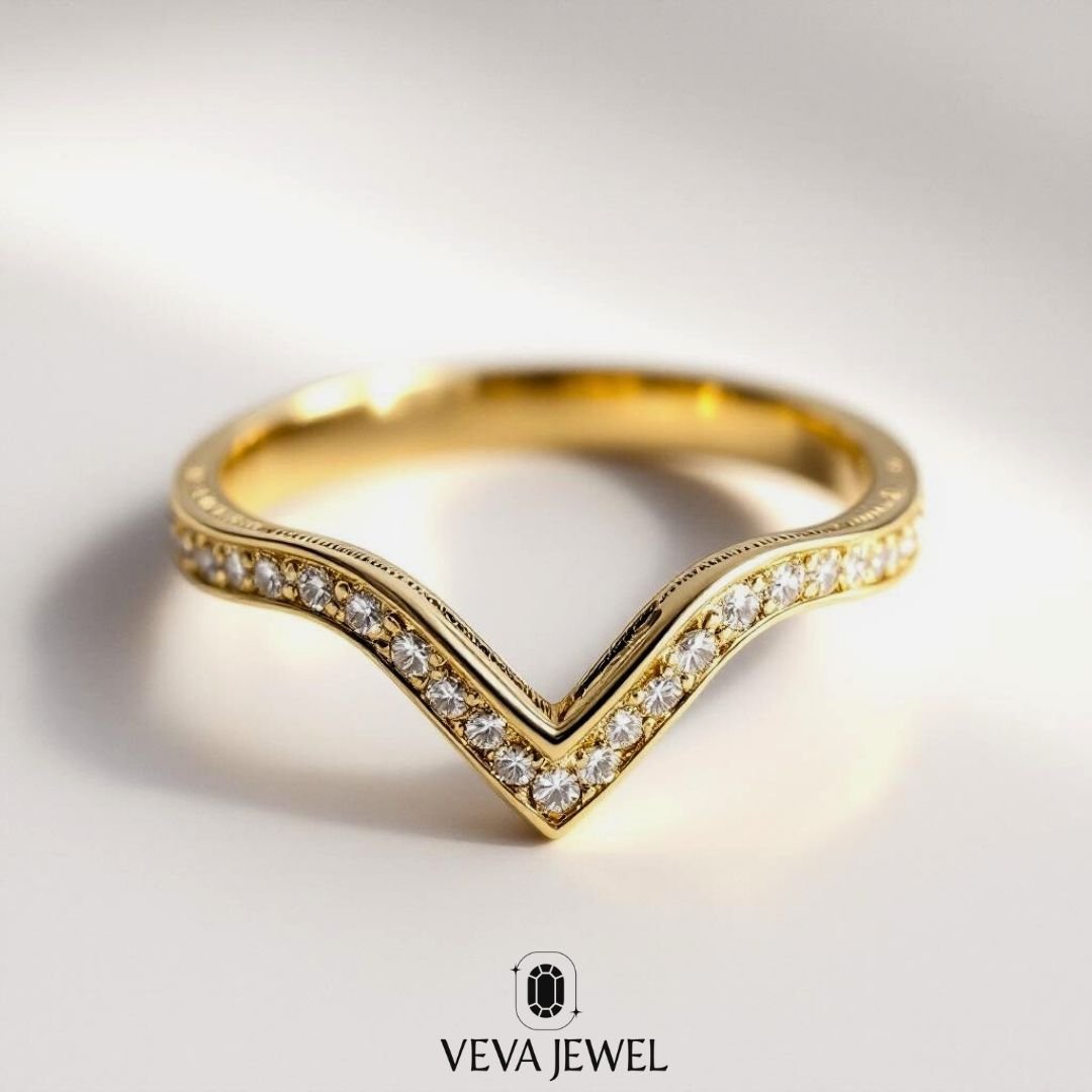 Diamond Chevron Wedding Band – 14K Gold Pavé V Ring | Vintage Stackable