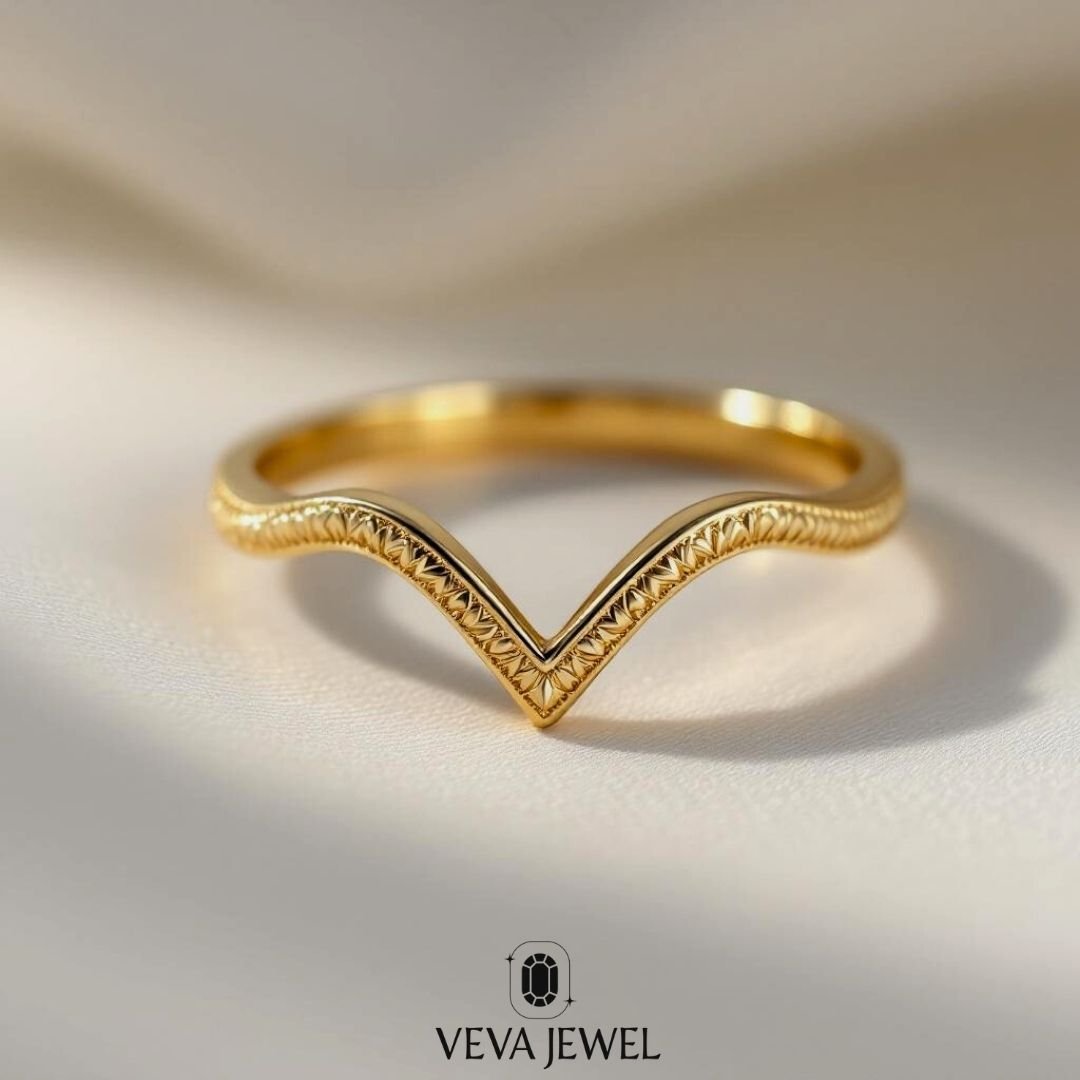 Engraved Chevron Gold Band | Vintage V Shaped Stacking Ring