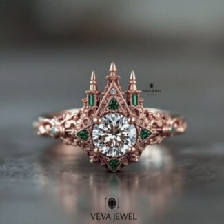 Vintage gold ring with round diamond and green gemstones