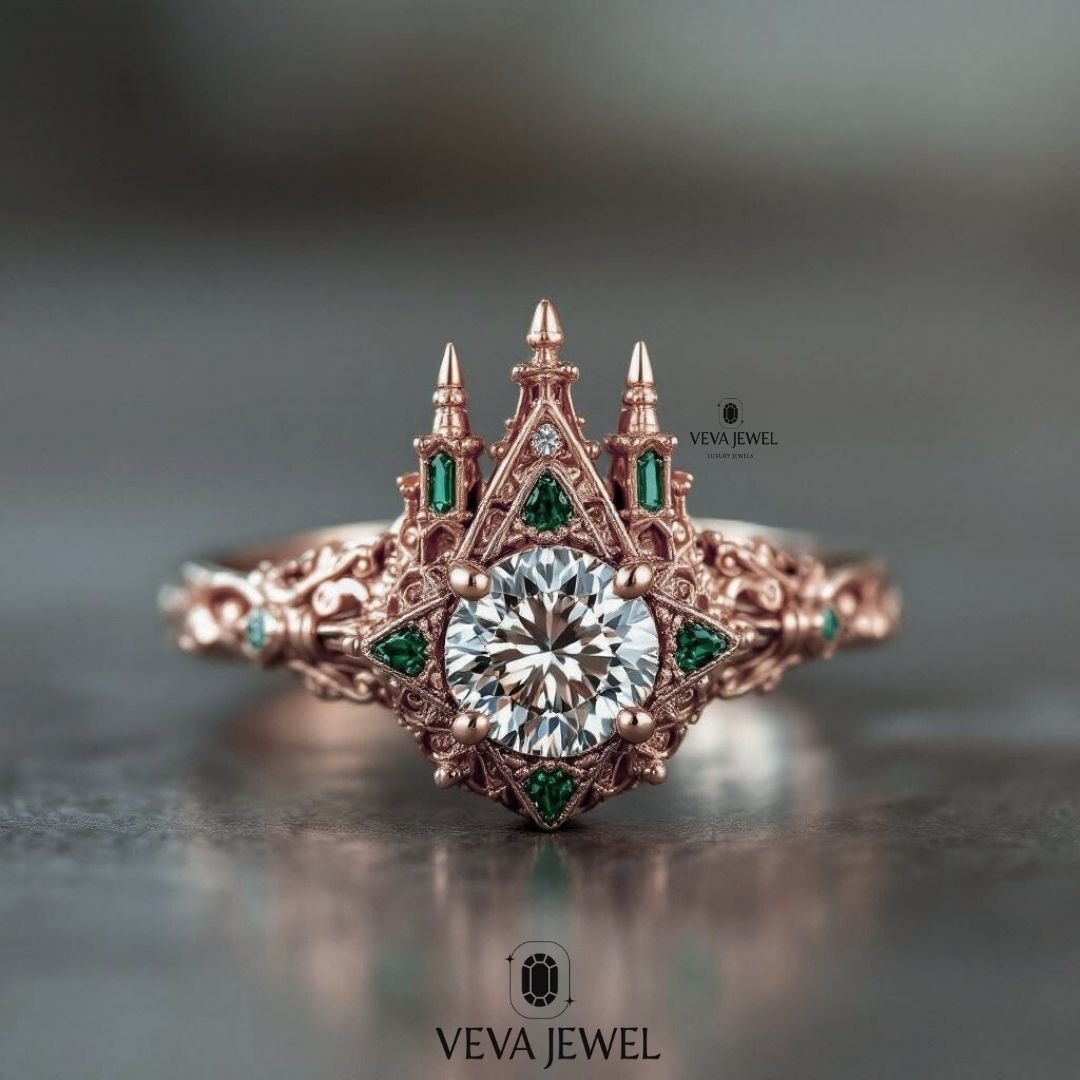 Vintage gold ring with round diamond and green gemstones