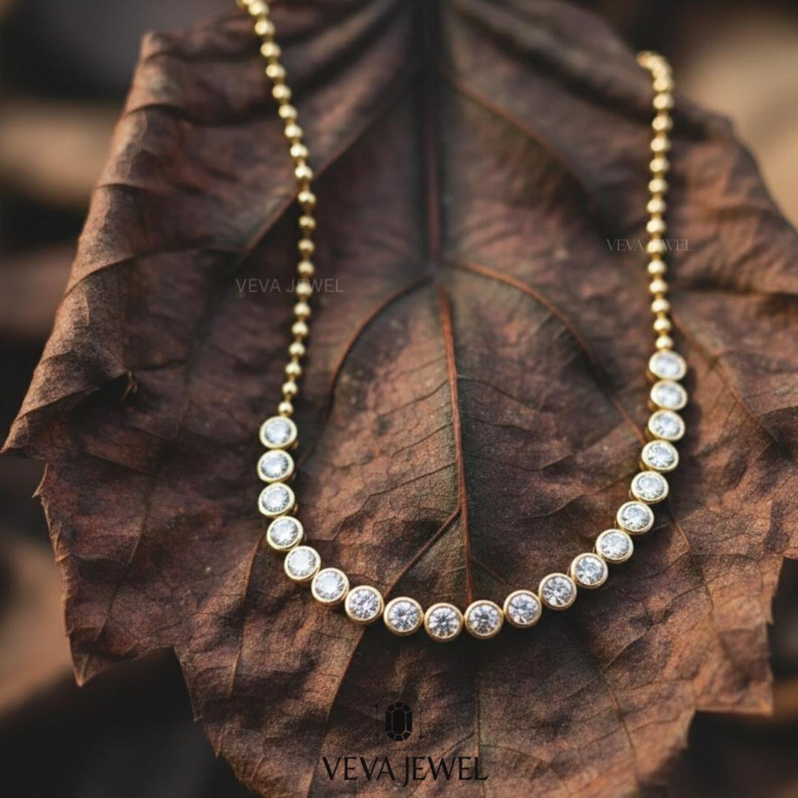 Fine jewelry diamond chain with bezel settings