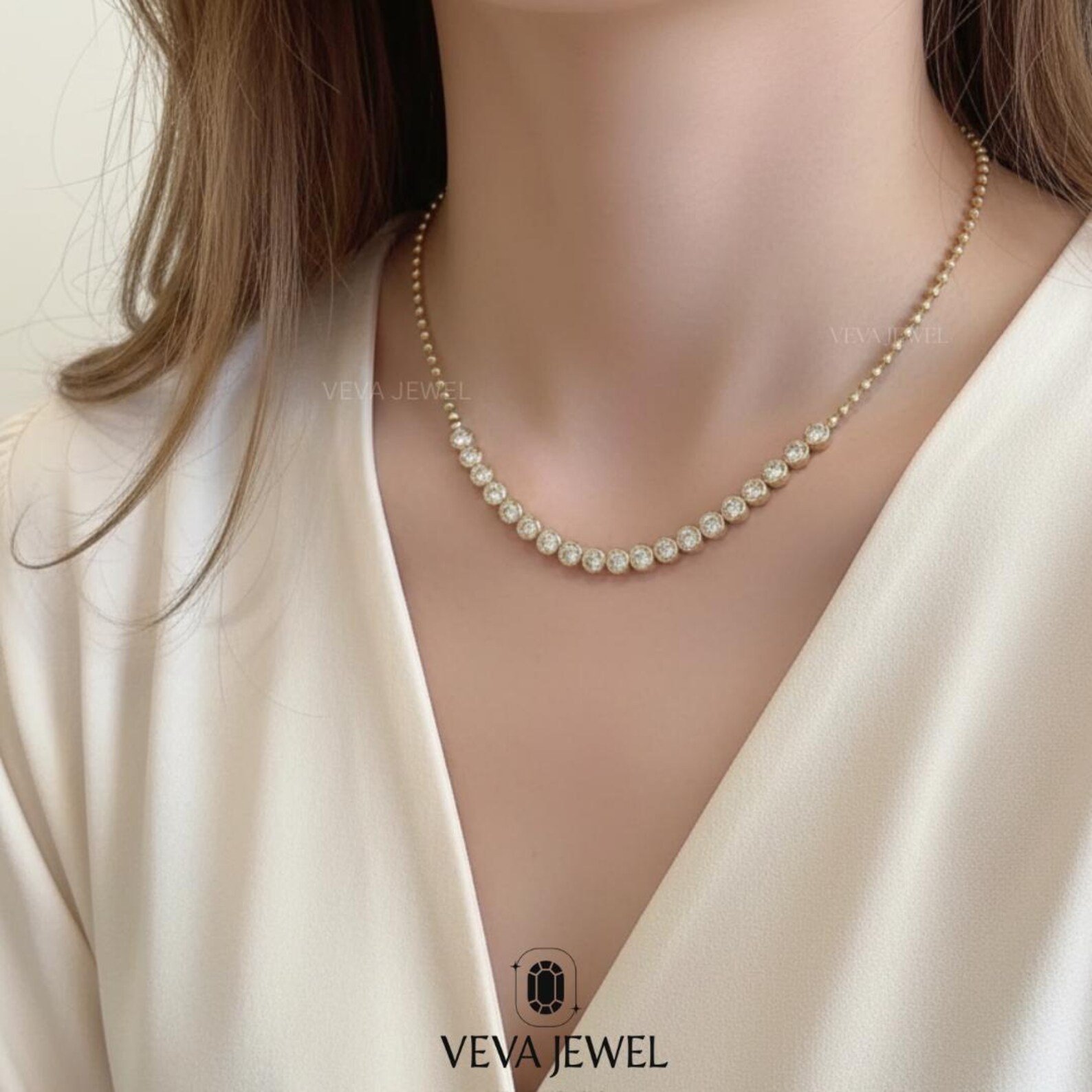 Stylish minimal diamond necklace for women