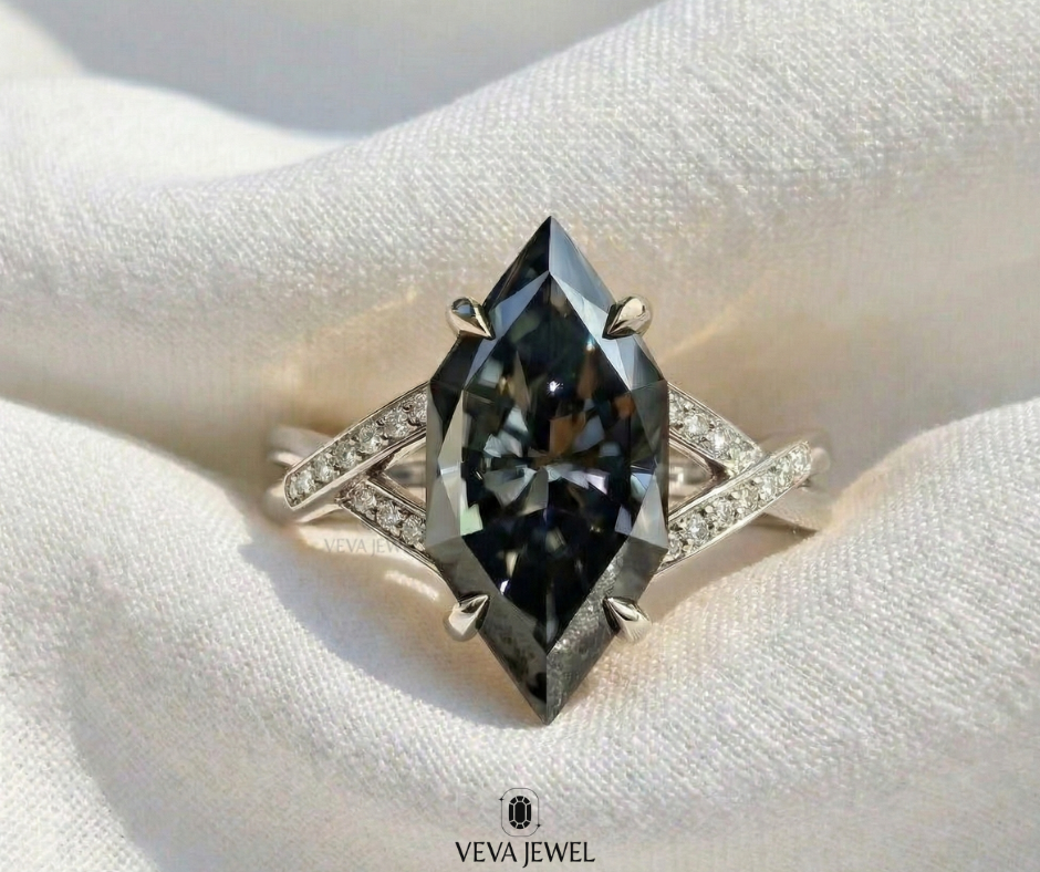 unique bridal ring in yellow gold