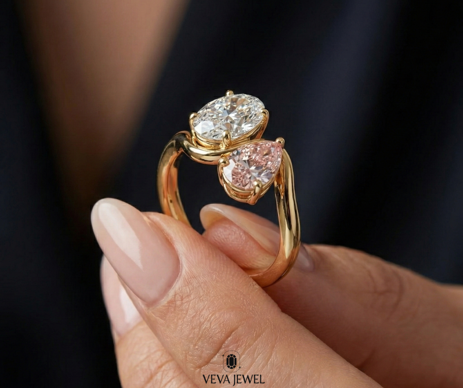 Luxury gold ring with oval moissanite and pink diamond design